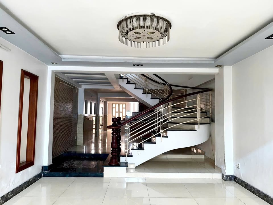 Cho thuê toà nhà 5 tầng mặt tiền Nguyễn Phúc Chu, Tân Bình - 35 triệu/tháng, phù hợp kinh doanh!