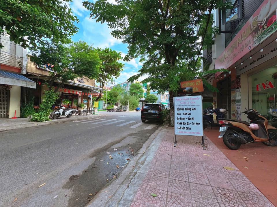 Biệt thự 3 tầng góc 2 mặt tiền Nguyễn Đôn Tiết, Hải Châu 90m² giá 10.9 tỷ - Thương lượng ngay!