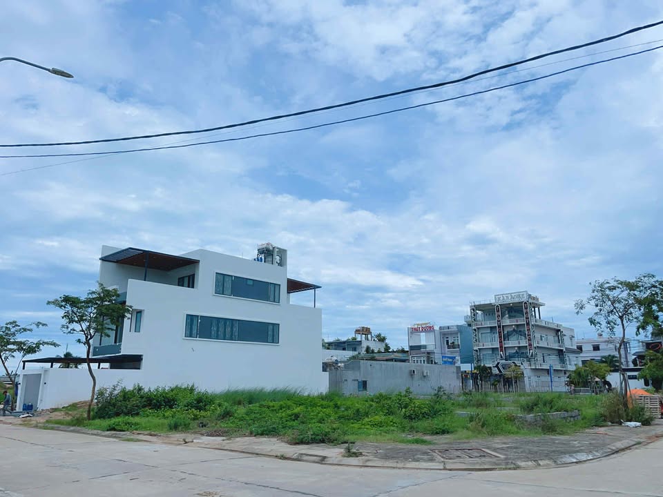 Đất nền Đông Hòa, Phú Yên 125m² giá 1.6 tỷ - Sổ hồng chính chủ, vị trí đắc địa!