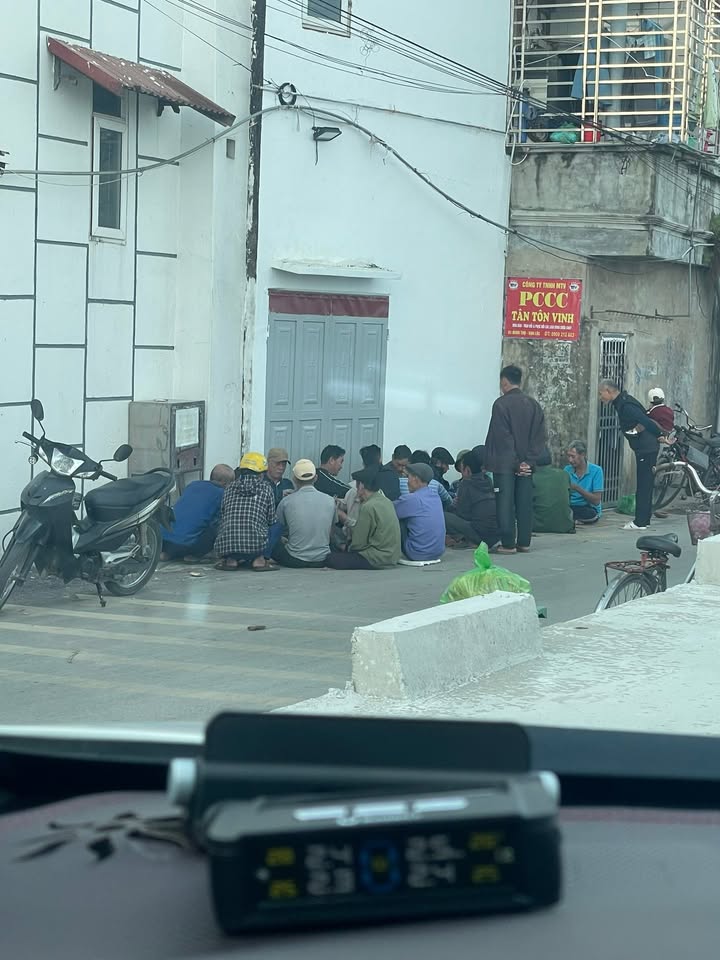 Nhà mặt tiền 5 tầng đường Tỉnh Lộ 422B, Vân Canh, Hoài Đức - Kinh doanh sầm uất!