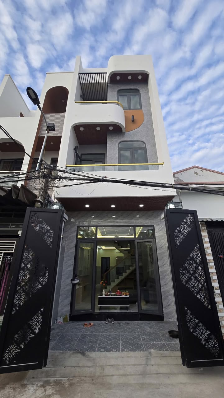 Nhà phố Hẻm 381 Lò Lu, Trường Thạnh, Q9 61m² giá 6.5 tỷ - Sẵn sàng vào ở!