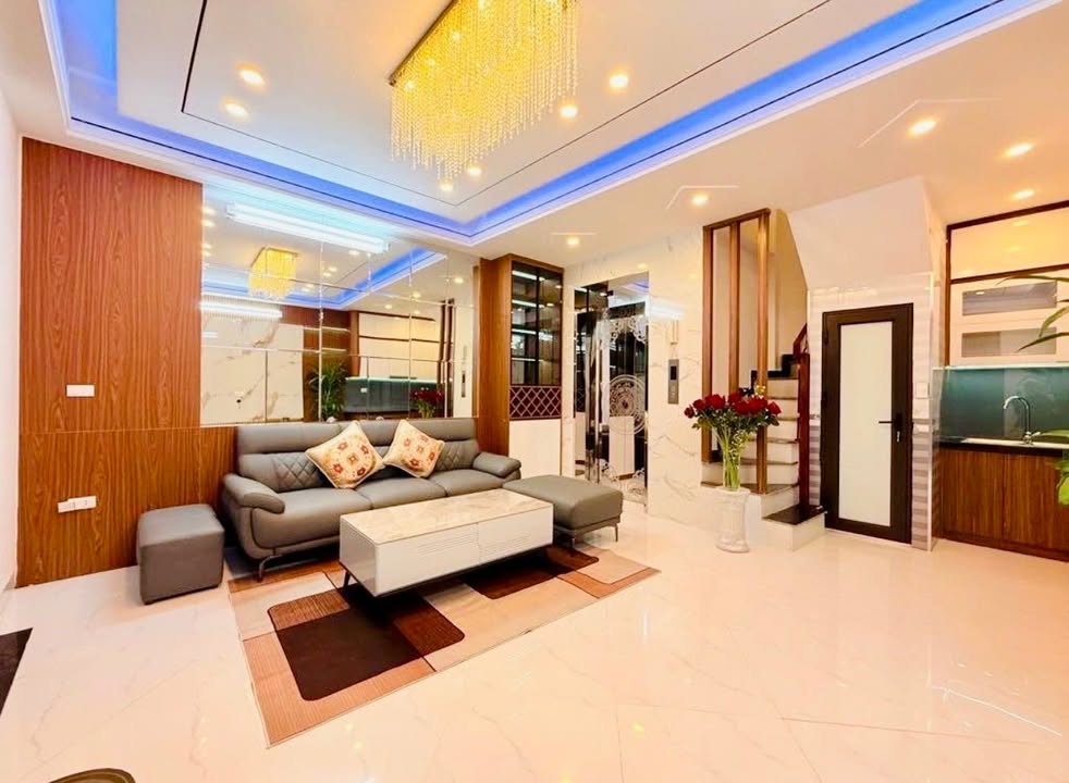 Nhà 6 tầng Bồ Đề, 42m² - Thiết kế hiện đại, giá thỏa thuận!