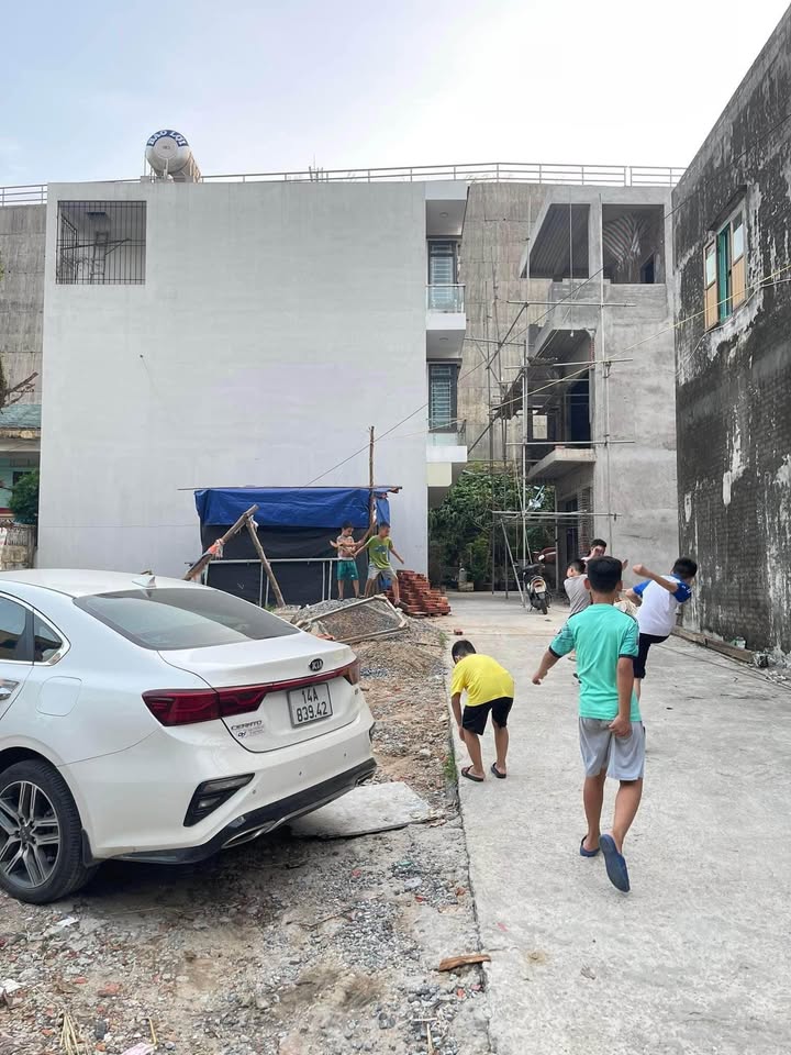 Nhà 3 tầng phường Cao Thắng, Hạ Long 51m² giá 3.2 tỷ - Full nội thất, ô tô đỗ cửa!