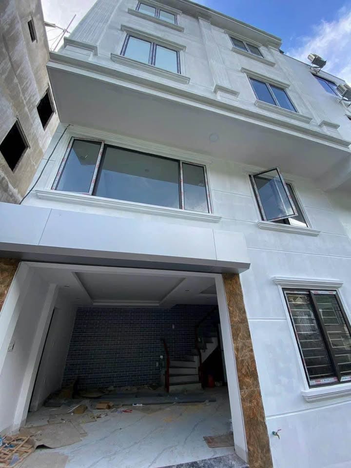 Nhà 3.5 tầng tại Nguyễn Văn Cừ, Hạ Long 47m² giá 2.6 tỷ - Vị trí trung tâm tiện lợi!