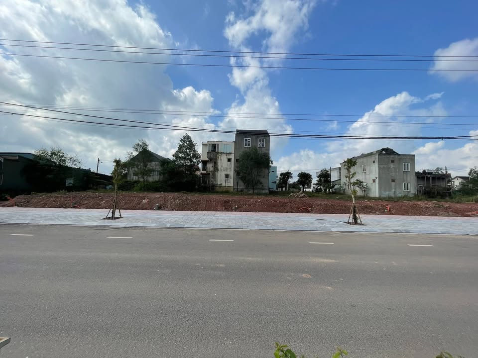 Đất Hùng Vương Đông Hà 140m² giá 3.4 tỷ - Đối diện Ishool, tiện ích đầy đủ!