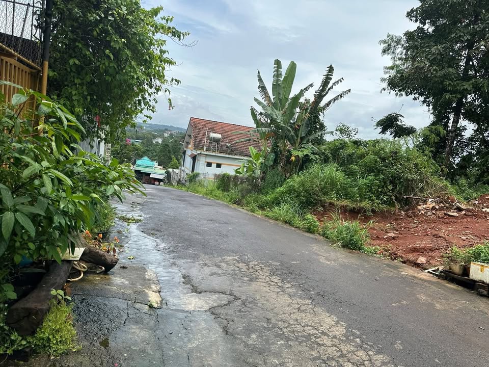 Nhà phố tổ 10 đường Mạc Thị Bưởi, phường Bắc Gia Nghĩa 270m² giá 2.29 tỷ - Chính chủ bán gấp!