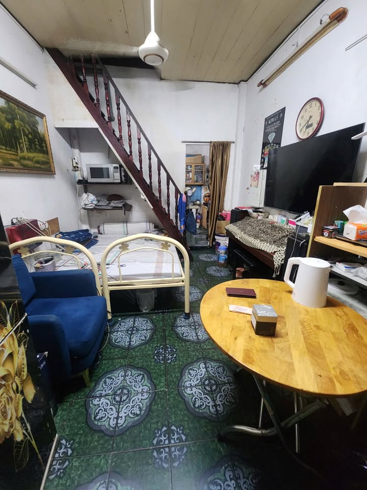 Nhà riêng Quận 10 18m² giá 2.2 tỷ - Sổ hồng riêng, kinh doanh thuận lợi!