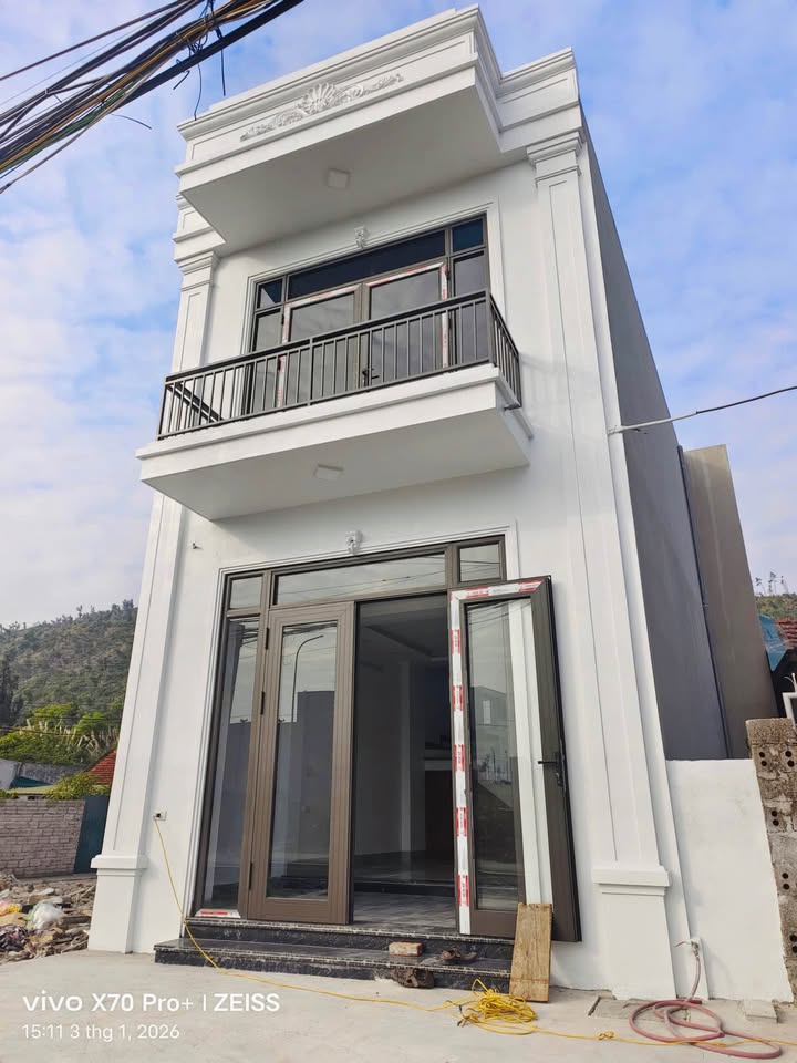 Nhà đẹp tân cổ điển tại Cửa Ông, Quảng Ninh 55.8m² giá chỉ 1 tỷ - Thiết kế sang trọng, giao thông thuận lợi!