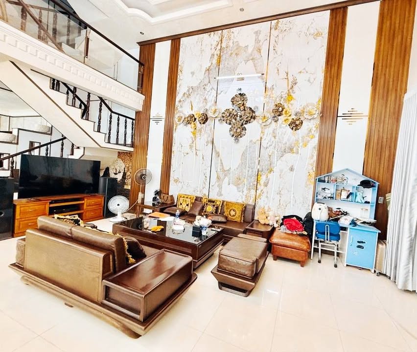 Nhà mặt tiền kinh doanh ĐT 743C, Dĩ An 102m² giá 5.7 tỷ - Cơ hội đầu tư tuyệt vời!