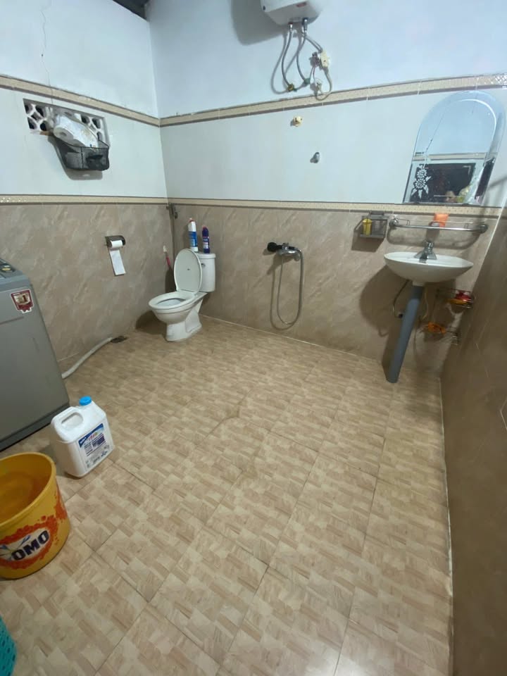 Nhà 2 tầng mặt tiền Lê Thánh Tông, Đông Hà 142.5m² giá 3 tỷ - Sẵn sàng vào ở ngay!