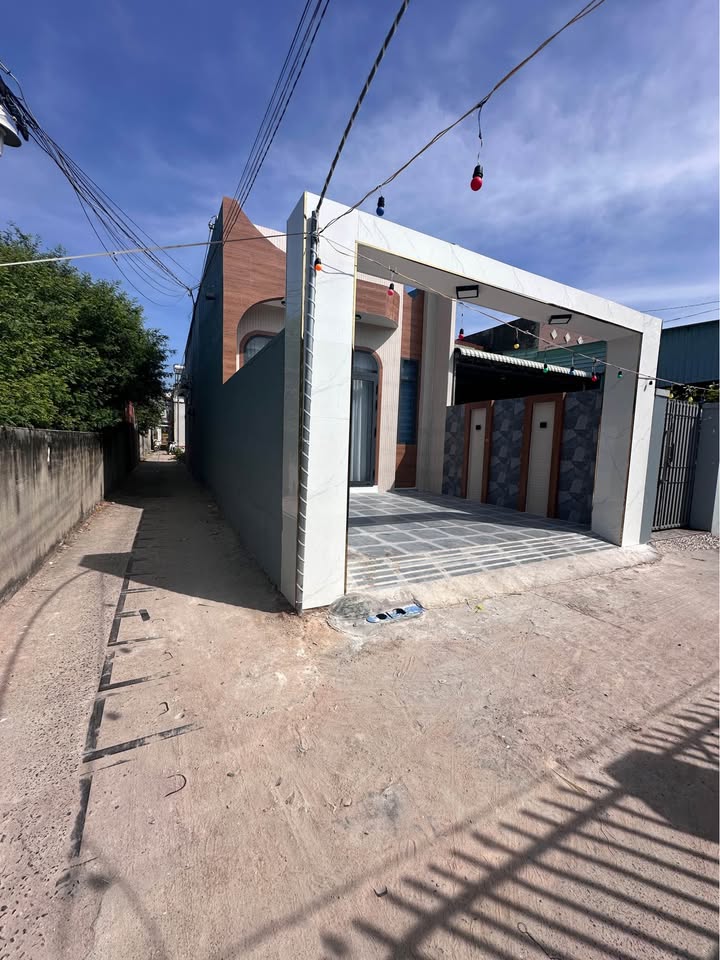 Nhà góc 2 mặt tiền Phước Lâm, Long Hải 80m² giá 2.4 tỷ - Full nội thất, vào ở ngay!