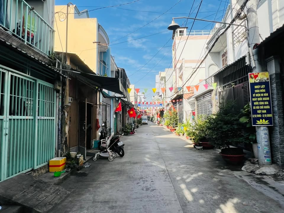 Nhà phố Tân Phú 43m² giá 4.85 tỷ - Sổ đỏ chính chủ, phù hợp ở ngay!