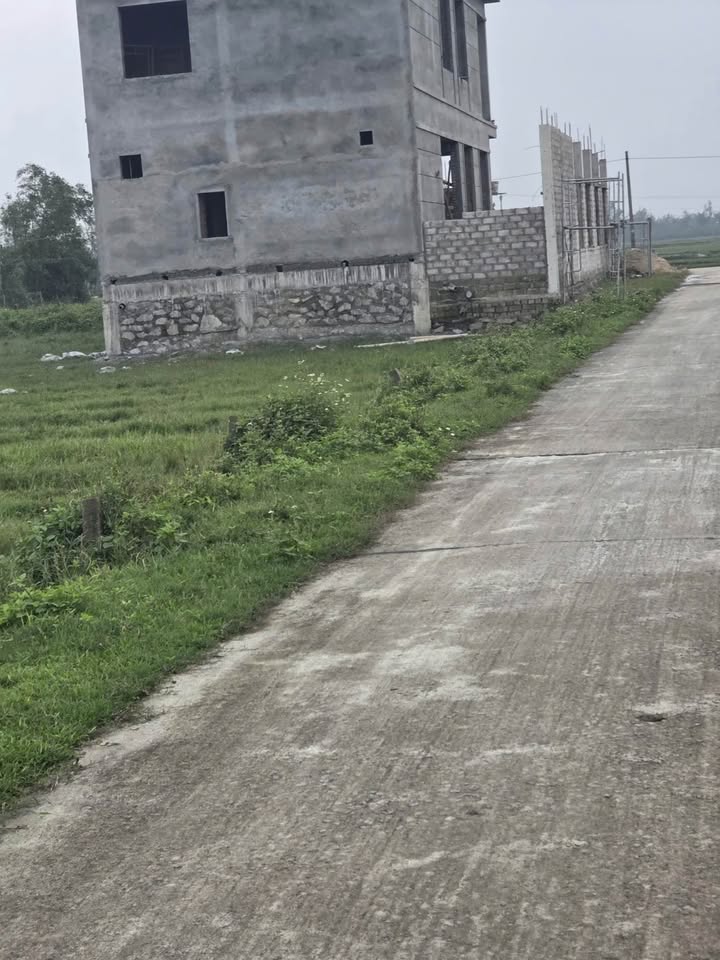 Đất nền thôn Hoàng Yên, xã Yên Hòa, diện tích 150m² - Đường rộng ô tô vào tận nơi!