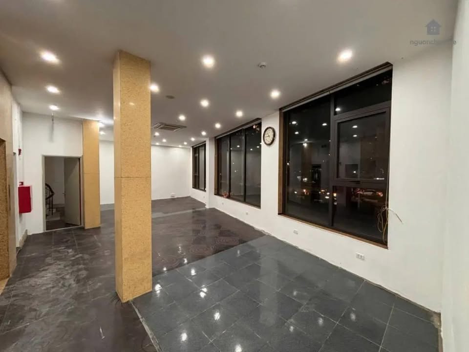 Cho thuê văn phòng tại Phạm Văn Đồng, Cầu Giấy 170m² chỉ 25 triệu/tháng - Không gian làm việc lý tưởng!