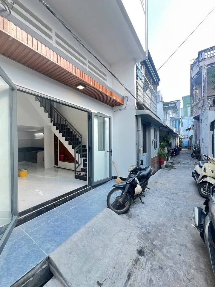 Nhà hẻm 44 Thành Thái, Rạch Giá 40m² giá 1.35 tỷ - Thổ cư hoàn công, gần chợ và trường học!
