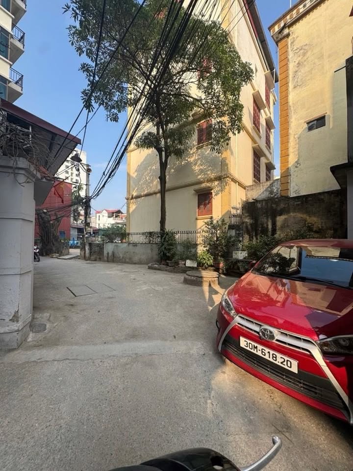 Nhà Xuân Đỉnh 85m² giá 10 tỷ - Sổ đỏ chính chủ, tiện ích đầy đủ!