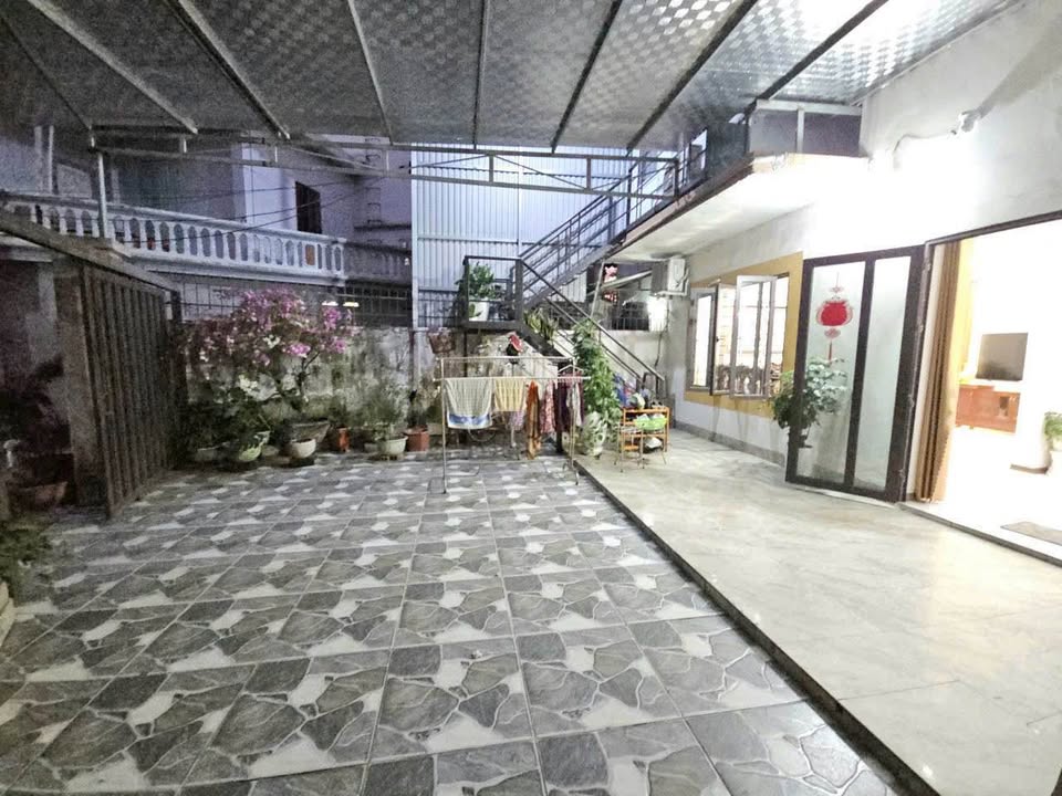 Nhà bán Cẩm Trung 154m² giá 2.2 tỷ - Ô tô vào tận sân!