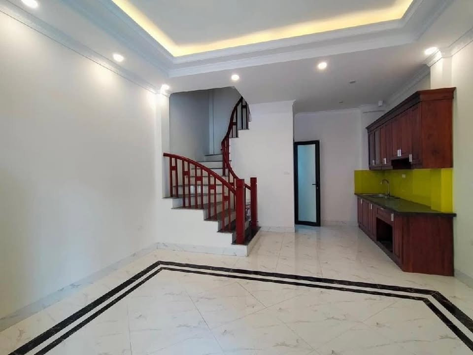 Nhà riêng Thạch Bàn, Long Biên 31m² giá 3.849 tỷ - Ô tô đỗ cửa, sổ đỏ chính chủ!