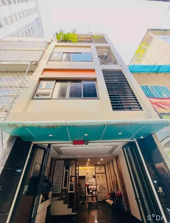 Nhà phố Thạch Bàn Long Biên 62m² giá 11 tỷ - Thiết kế hiện đại, tiện nghi đầy đủ!