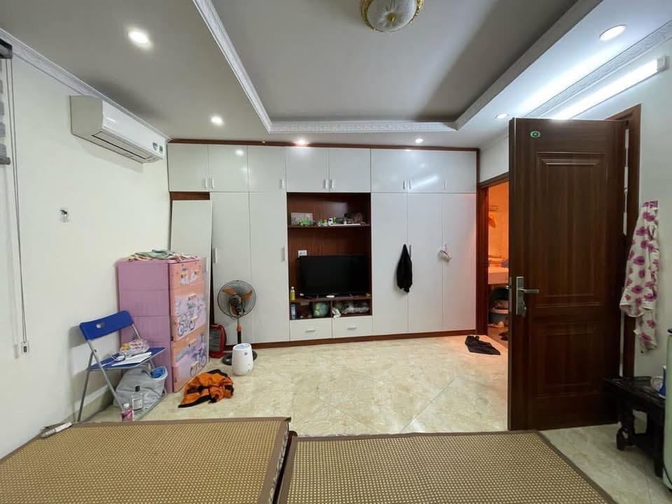 Nhà 5 Tầng Bồ Đề Long Biên 35m² giá 4.2 tỷ - Sổ đỏ chính chủ!