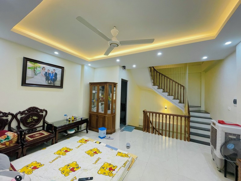 Nhà phố Hồng Tiến 66m² giá 8.4 tỷ - Bán gấp chính chủ!