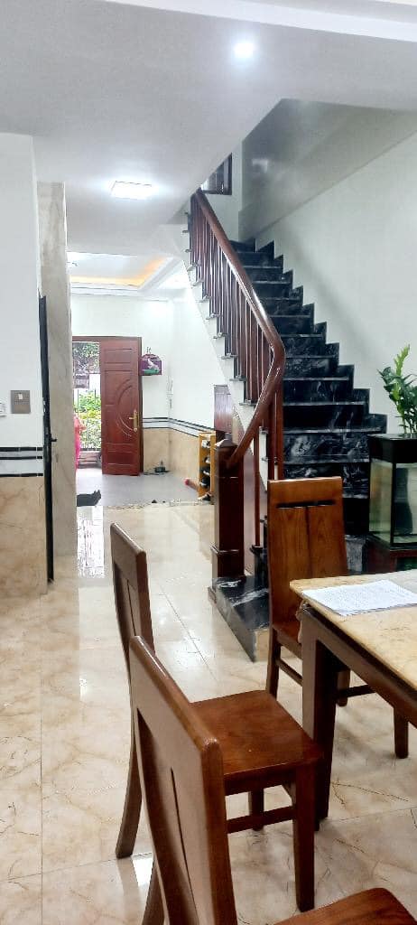 Nhà phố Nguyễn Văn Cừ Long Biên 60m² giá 12 tỷ - Thiết kế hiện đại, thang máy tiện nghi!