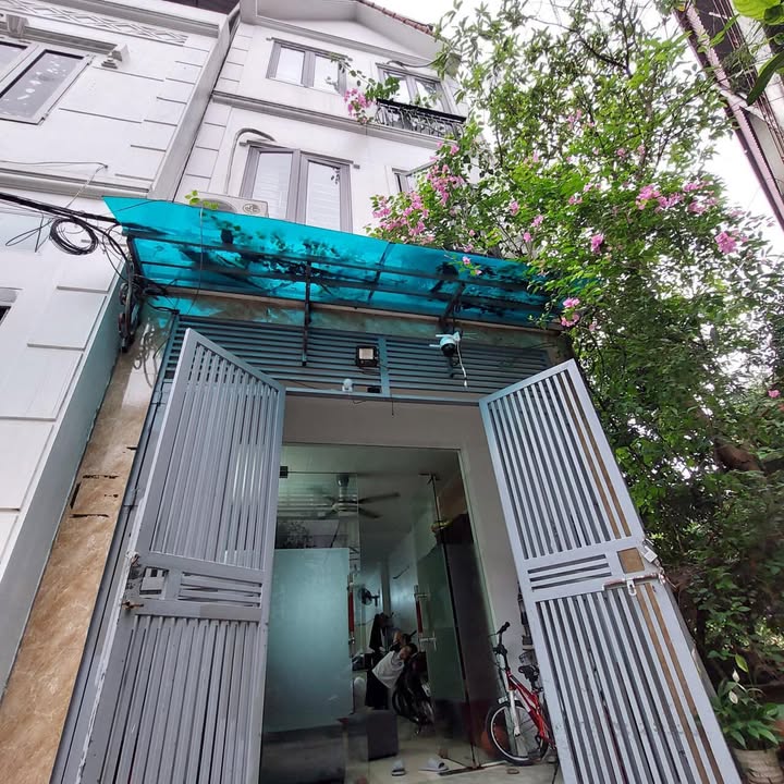 Nhà phố Thạch Bàn, Long Biên 40m² giá 3.85 tỷ - Thiết kế hiện đại, sổ đỏ chính chủ!