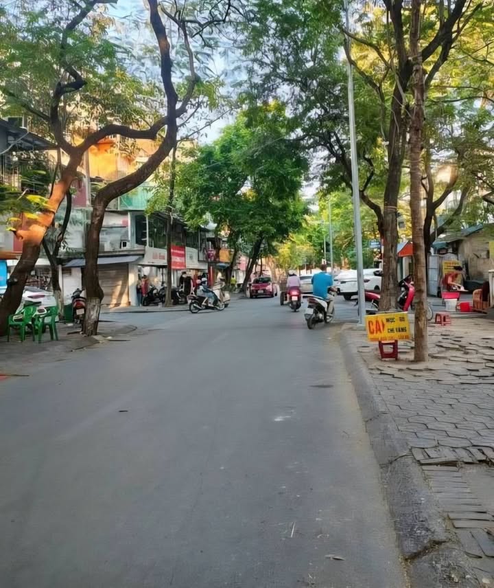 Nhà mặt phố Quan Nhân, Thanh Xuân 30m² giá 7.6 tỷ - Cơ hội đầu tư hiếm có!