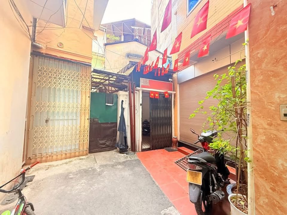 Nhà Thụy Khuê 63m² giá 13.9 tỷ - Mặt ngõ ba gác, cách phố 50m!