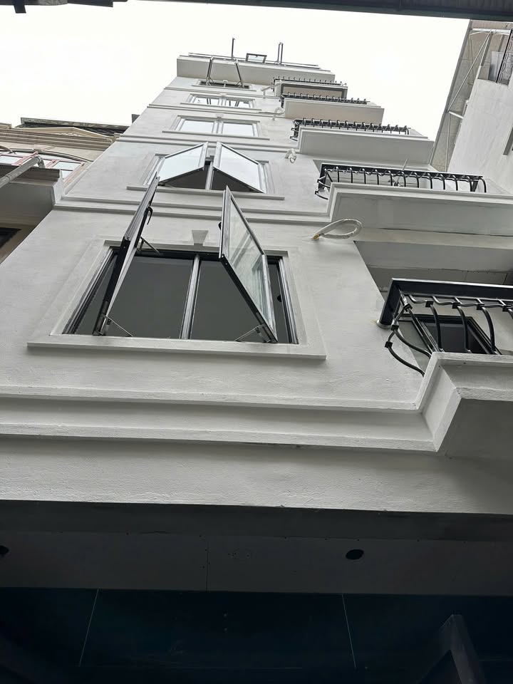 Bán tòa CCMN Lệnh Cư, Đống Đa 90m² giá 23.5 tỷ - Dòng tiền 90 triệu/tháng!