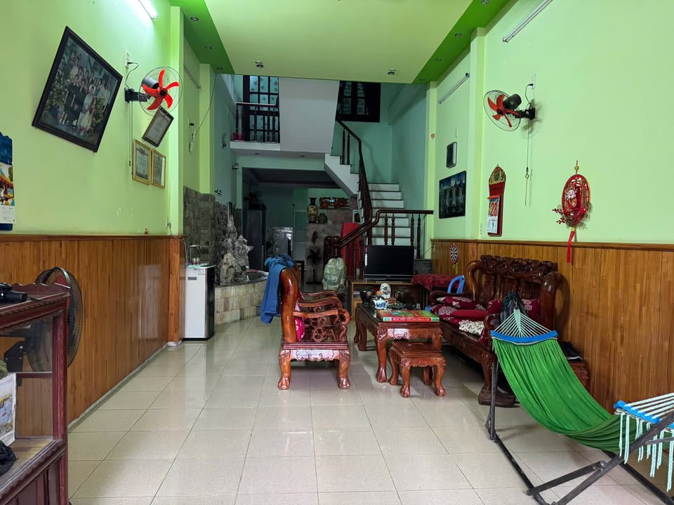 Nhà 3 tầng Nguyễn Thái Học, 80m² giá 5.4 tỷ - Ô tô vào tận nhà!