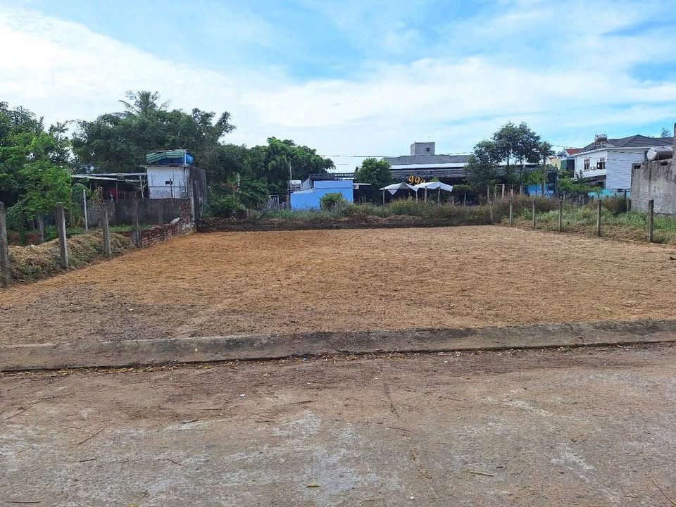 Đất nền biệt thự Hoàng Sa, Tịnh Khê 350m² giá 3 tỷ - Vị trí đắc địa gần bãi tắm Mỹ Khê!