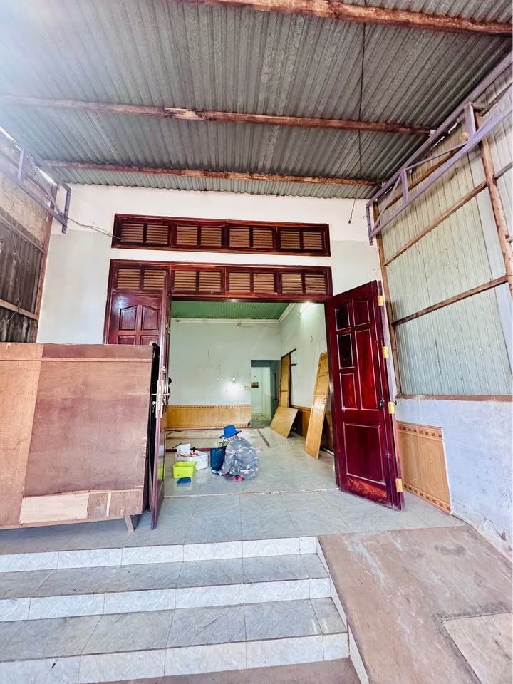 Nhà mặt tiền Y Wang, phường Ea Kao, diện tích 300m², giá 2.5 tỷ - Cơ hội đầu tư sinh lời!