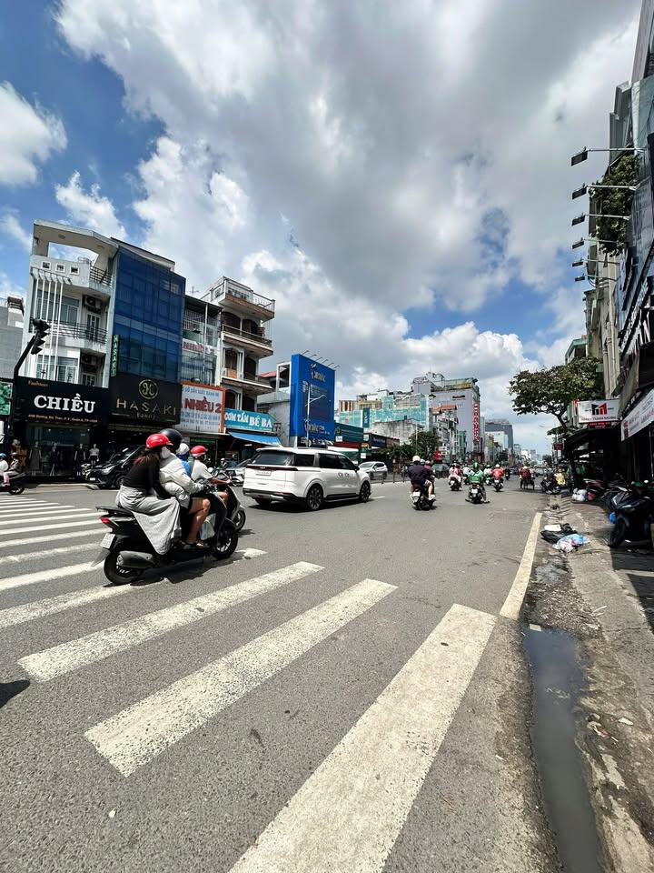 Nhà phố quận 4 40m² giá 5.599 tỷ - Sổ hồng chính chủ, không quy hoạch!