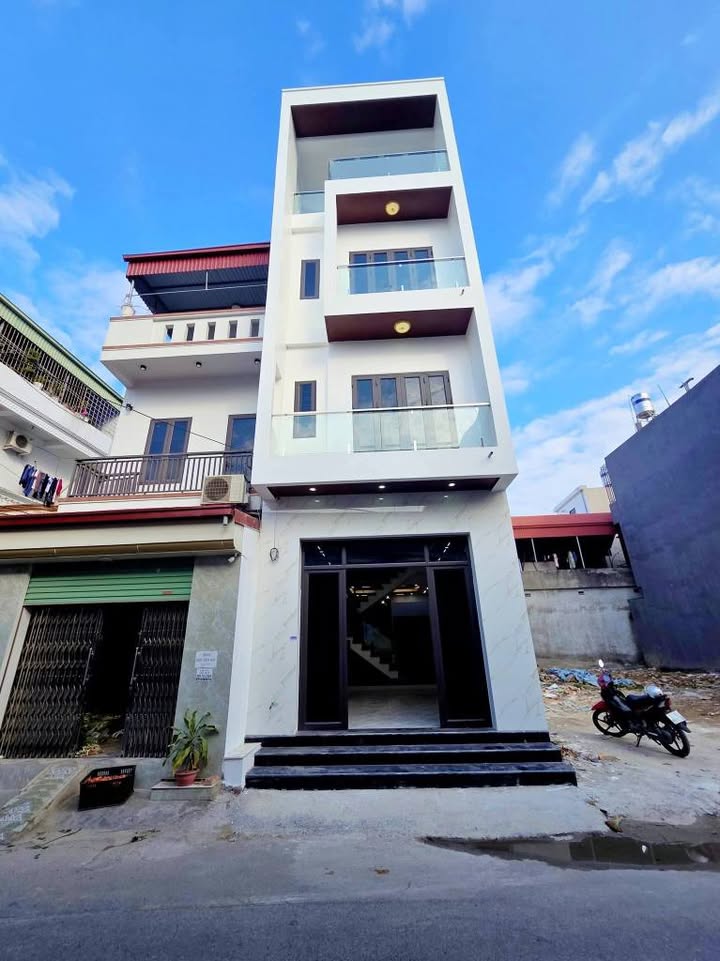 Nhà 4 tầng mặt đường Trần Nhân Tông, Kiến An 55m² giá 4.5 tỷ - Kinh doanh sầm uất!