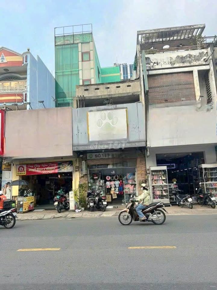 Nhà mặt tiền Cách Mạng Tháng 8, Tân Bình 67m² giá 20 triệu - Kinh doanh đa ngành nghề