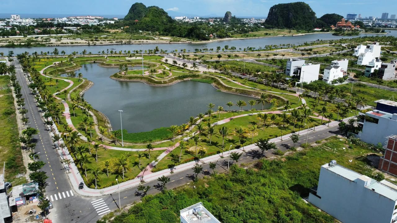 Nhà phố Hòa Quý Đà Nẵng 150m² giá 13.8 tỷ - View hồ sen tuyệt đẹp!