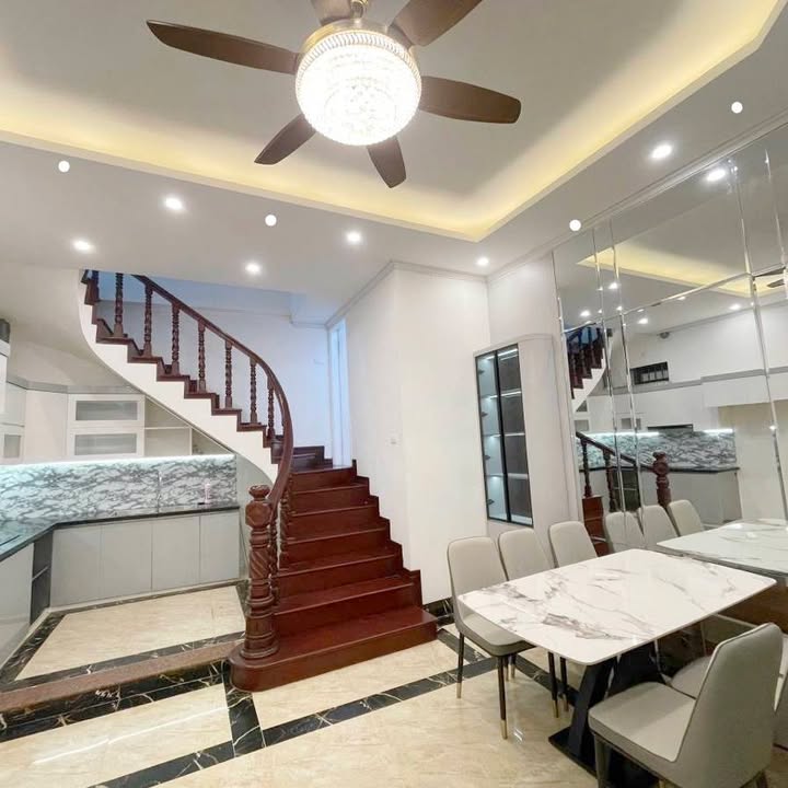 Nhà phố Bồ Đề, Long Biên 38m² giá 8.5 tỷ - Khu VIP, ở ngay không quy hoạch!