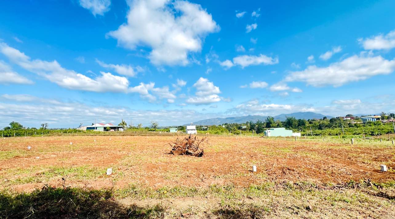 Bán đất hẻm 104 Trần Văn Ơn, Pleiku, 215m² giá 490 triệu - Hẻm thông thoáng, tiện ích đầy đủ!