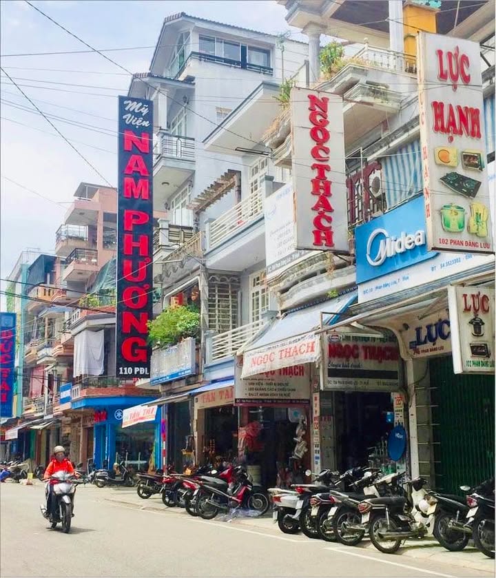 Nhà 2 tầng mặt tiền trung tâm Huế 116m² giá 13 tỷ - Kinh doanh ngay!