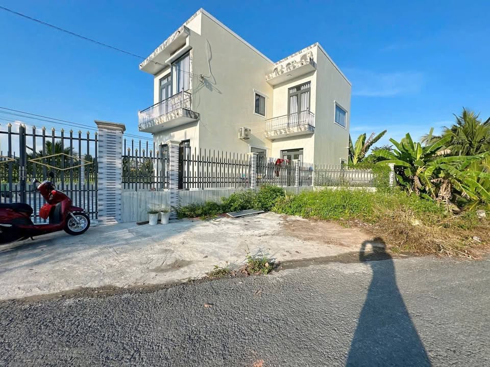 Nhà phố Long Phước, Long Hồ 179m² giá 2 tỷ - Không gian rộng rãi, thoáng mát