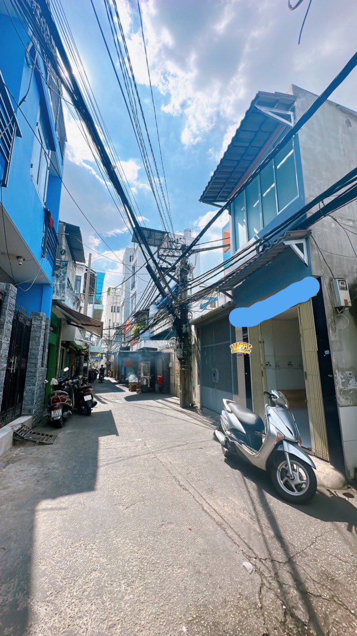 Nhà phố hẻm 5m5 Nguyễn Tất Thành, Quận 4, 12m² - Giá 2.1 tỷ, Sổ hồng chính chủ!