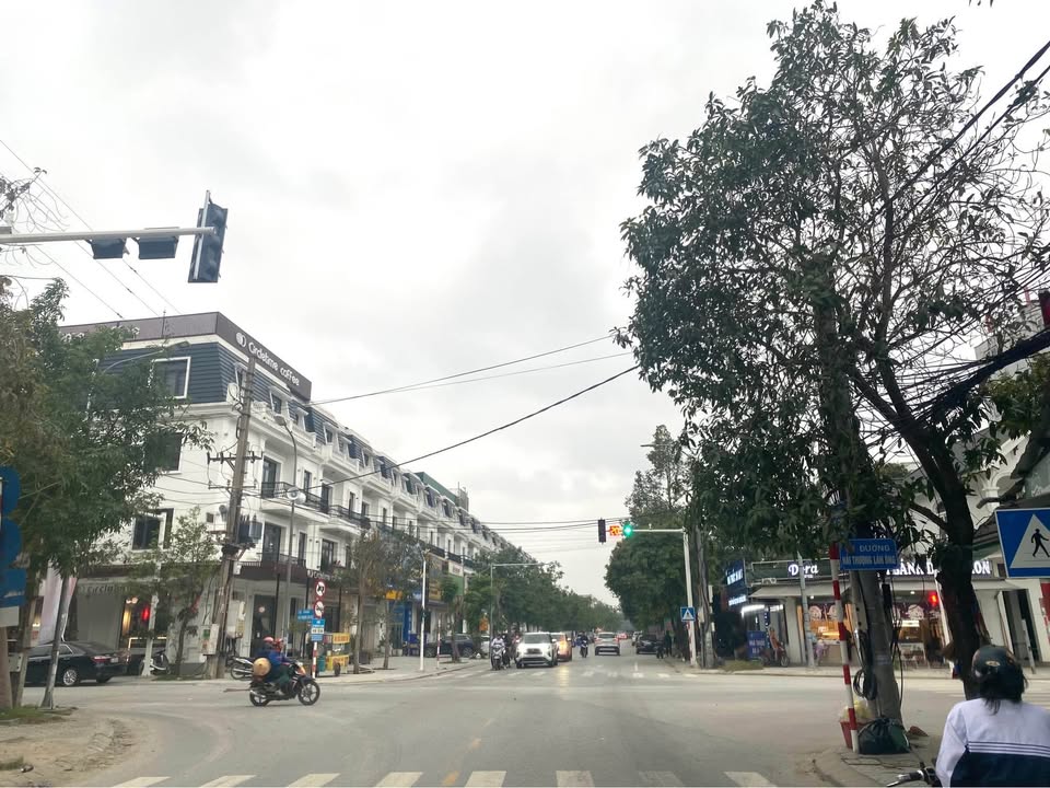 Nhà 3,5 tầng kinh doanh đường Trương Văn Lĩnh TP Vinh 150m² - Vị trí đắc địa gần siêu thị Lotte!