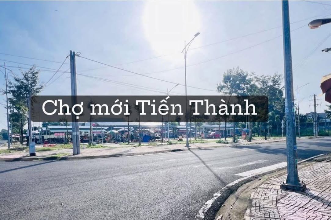 Nhà góc 2 mặt tiền tại Đồng Xoài, Bình Phước, DT 300m² - Giá tốt, sổ hồng chính chủ!