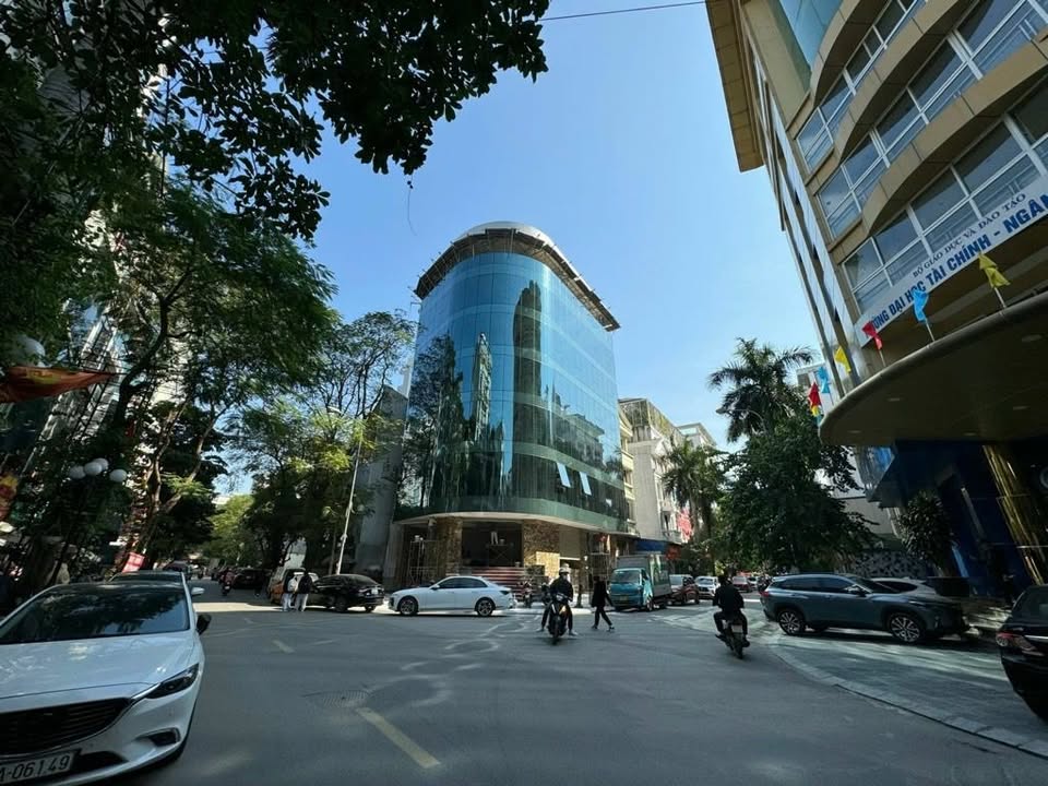 Building Dịch Vọng Hậu 300m² giá 320 tỷ - Mặt tiền đẳng cấp 34m!