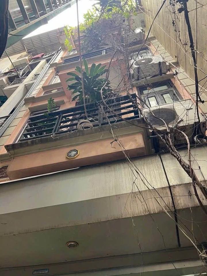 Nhà phố Đường Láng, Đống Đa 42m² giá 10.8 tỷ - Không thể bỏ lỡ!