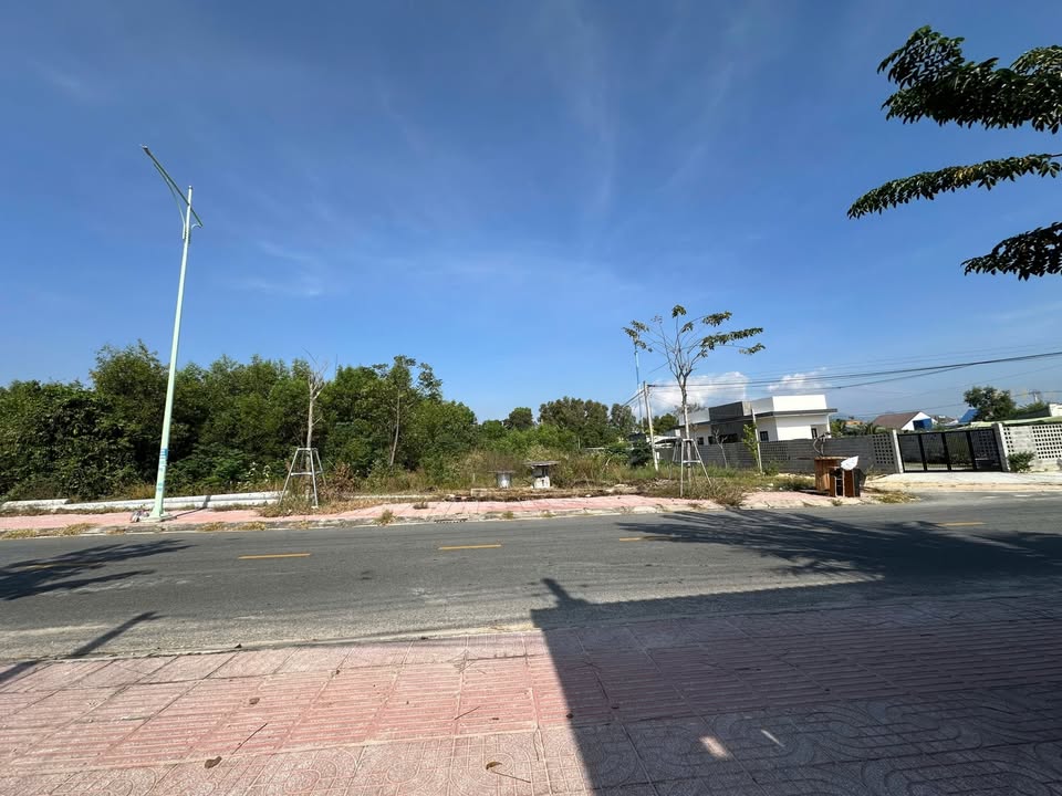 Đất nền La Gi 99m² giá 820 triệu - Vị trí trung tâm, đầu tư sinh lời!