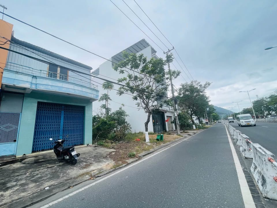 Nhà mặt tiền Nguyễn Tất Thành, Nha Trang 100m² giá 4.9 tỷ - Dòng tiền ổn định 12 triệu/tháng!