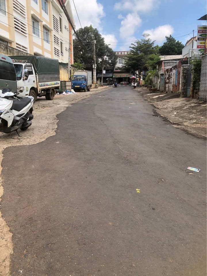 Nhà phố Nguyễn Cư Trinh Buôn Ma Thuột 72.41m² giá 2.99 tỷ - Sổ hồng chính chủ, gần ngã 6!