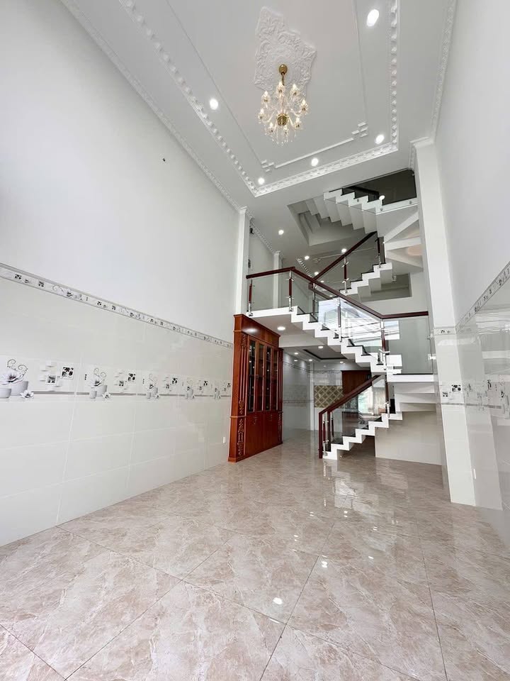 Nhà mặt tiền đường Hòa Bình, Bình Tân 63m² giá 7 tỷ - Thích hợp kinh doanh, mở văn phòng!